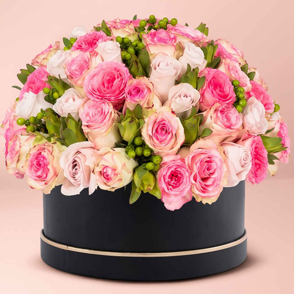 Luxury black round box with pink roses